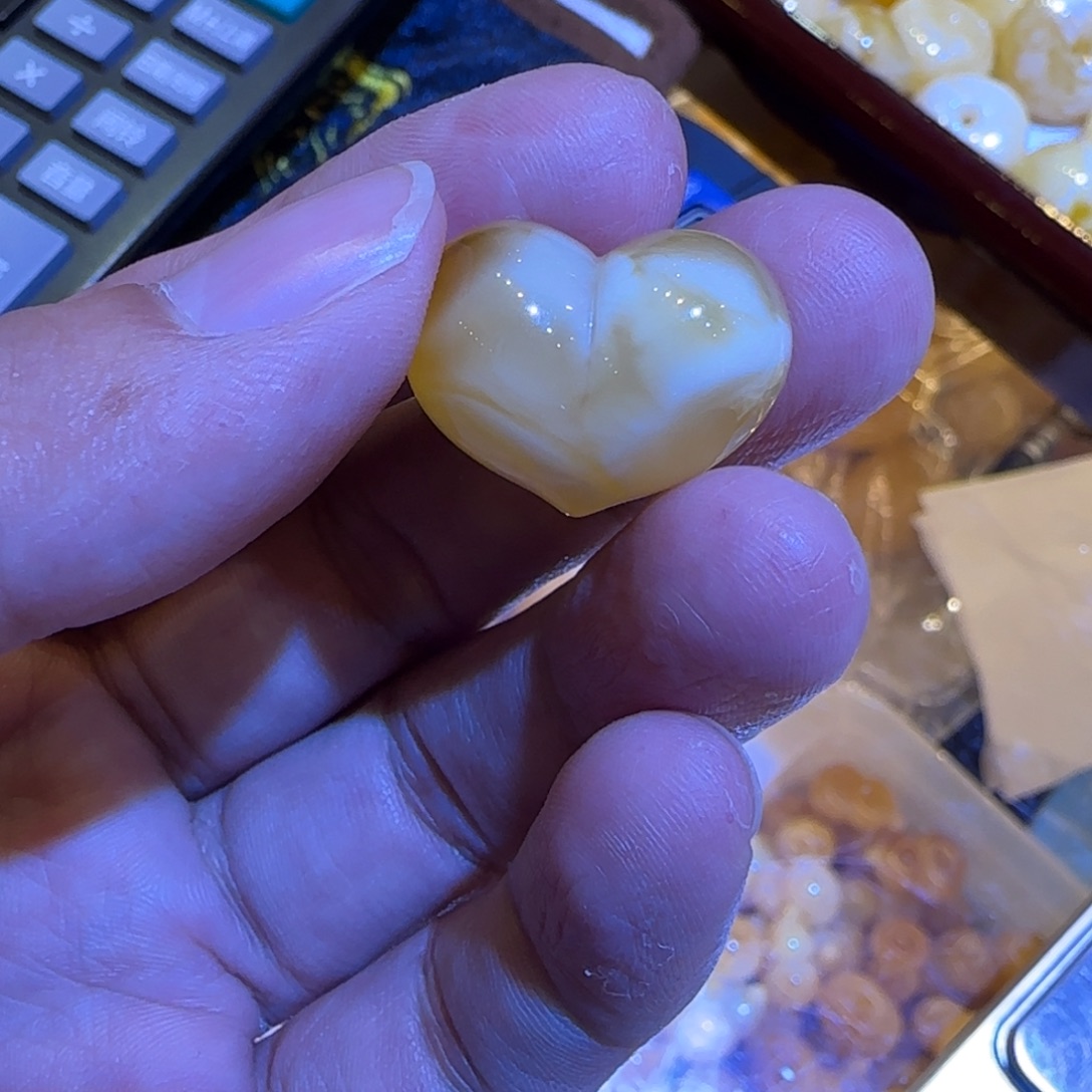 D***e蜜蜡未镶嵌裸石蜜蜡屁桃