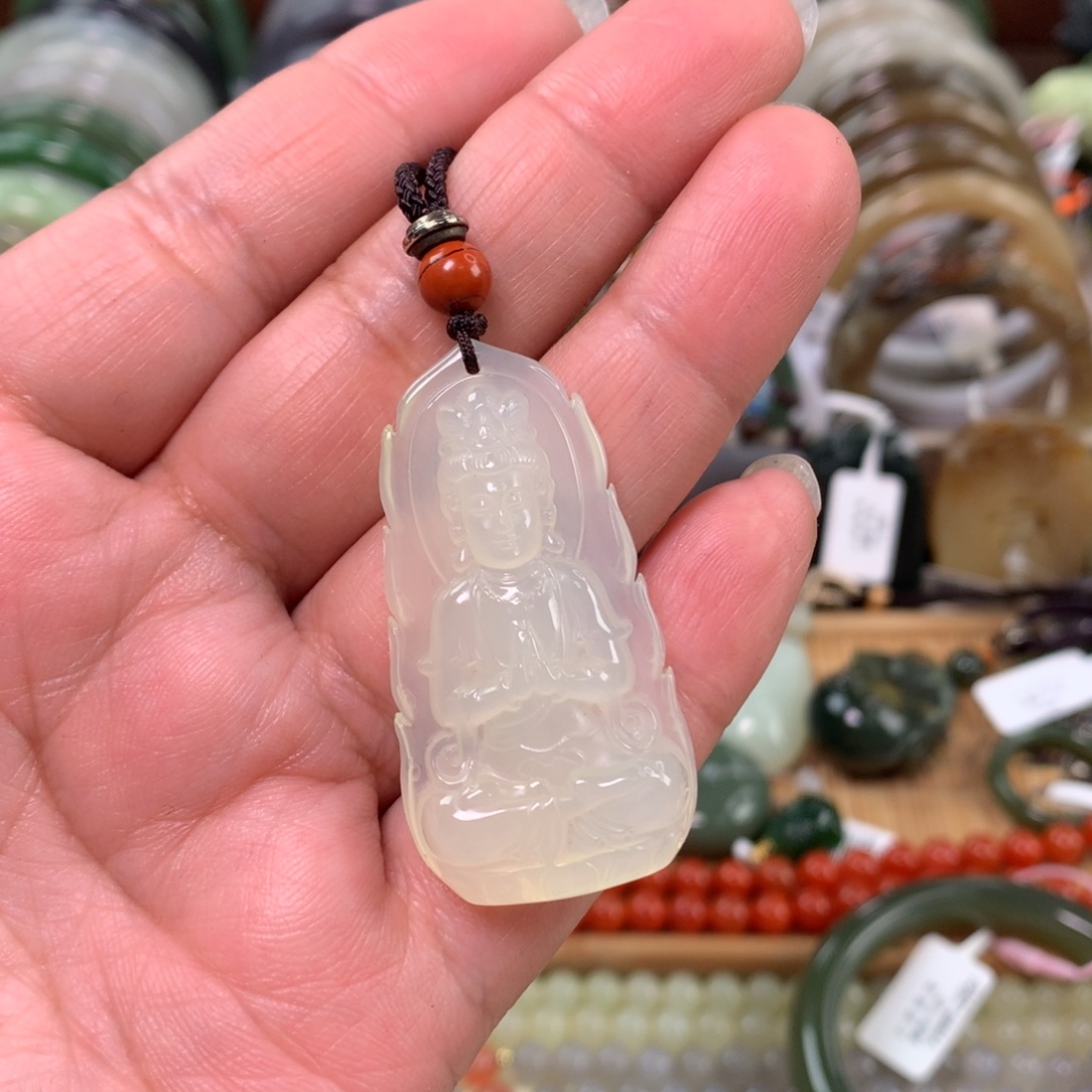 岫玉未镶嵌颈饰吊坠