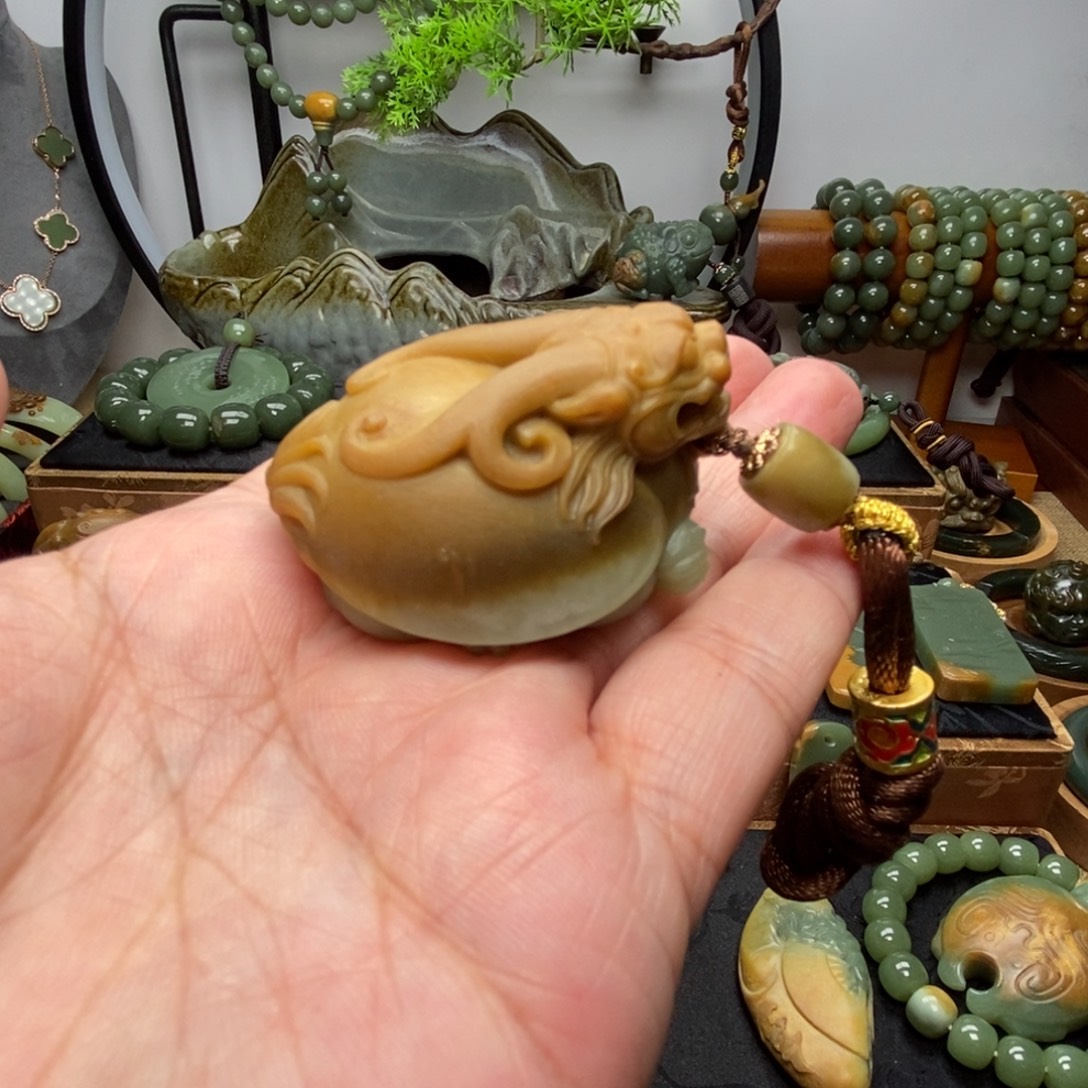 岫岩河磨玉（透闪石质玉）未镶嵌把件