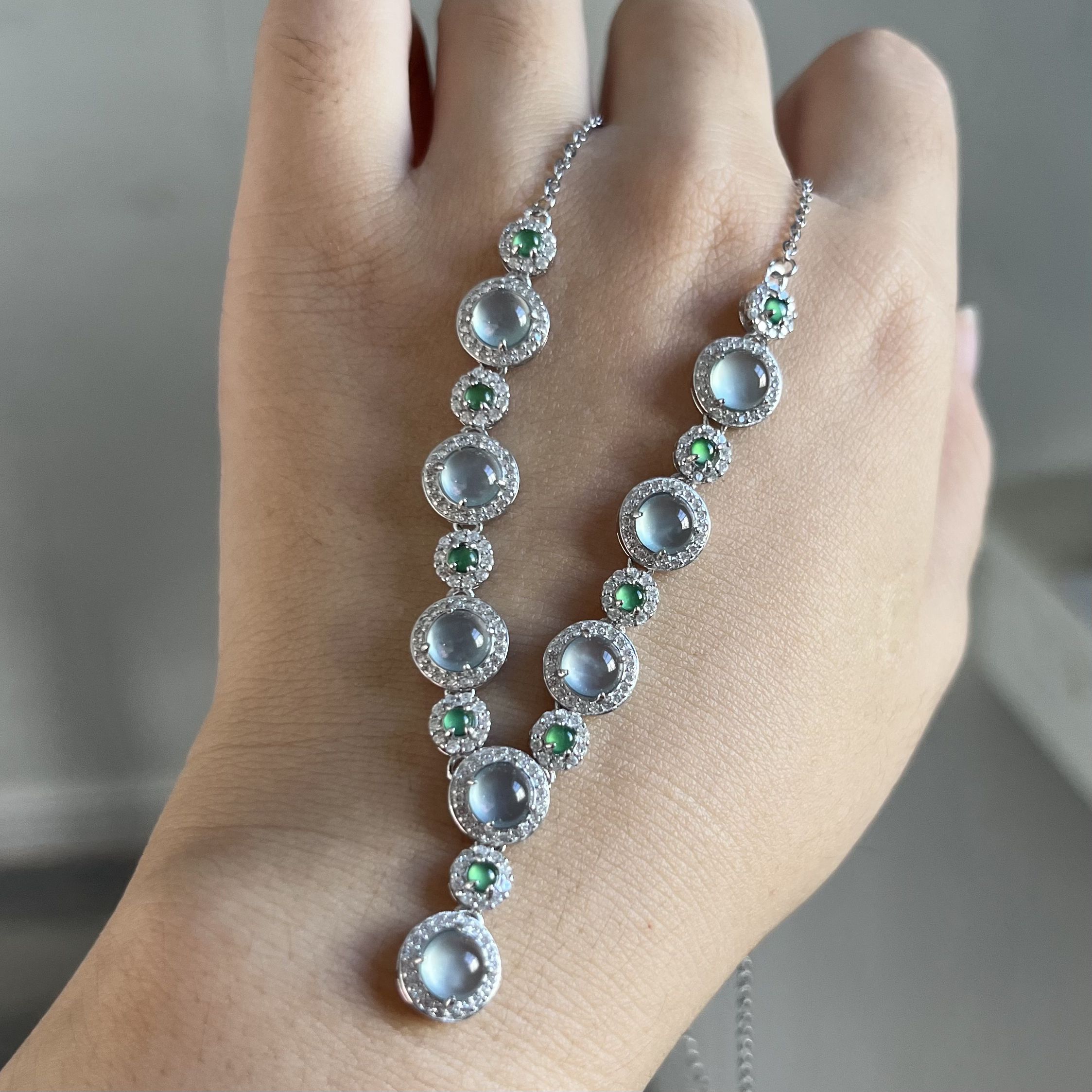 天然翡翠S925银白冰种荧光高品套链吊坠轻奢气质豪华满钻坠链多颗