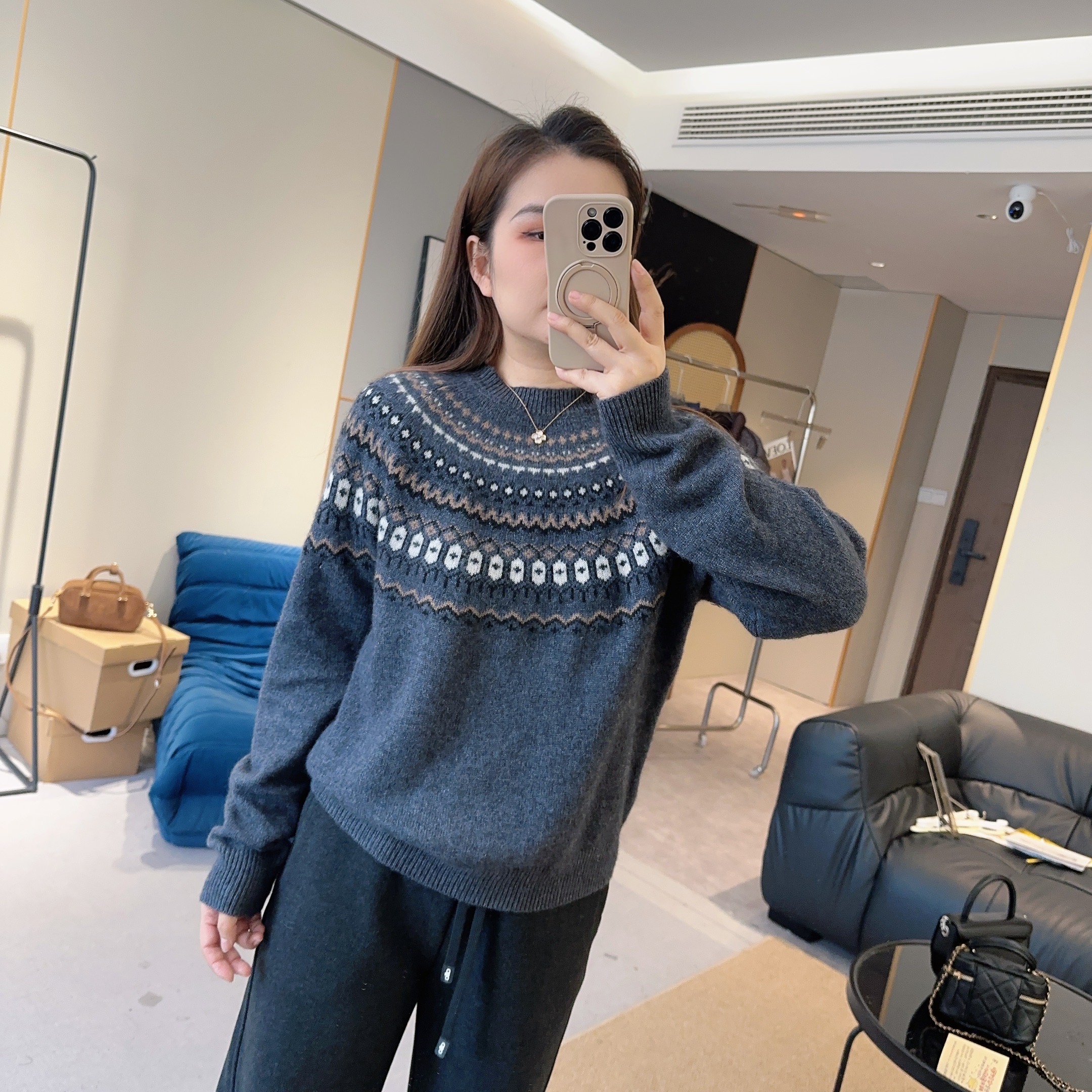 【费尔岛】圆领提花毛衣冬季柔软亲肤显瘦百搭针织衫 ML25110214