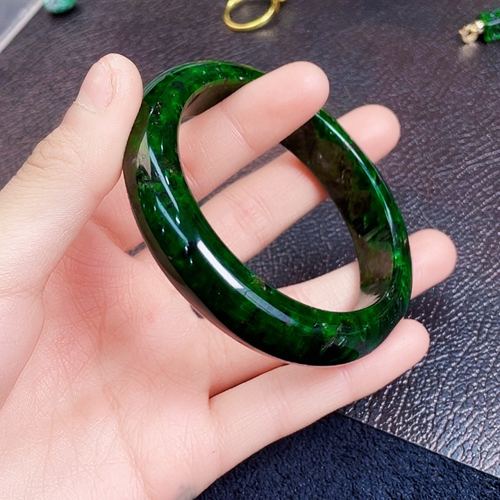 翡翠未镶嵌颈饰多样性57.58