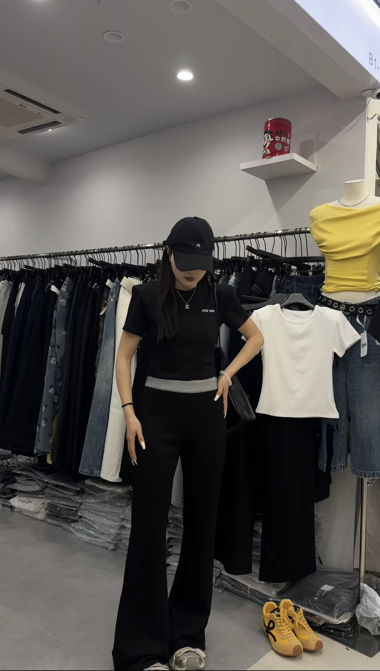 熊小姐家2025早春新款百搭显瘦拼色喇叭拖地裤