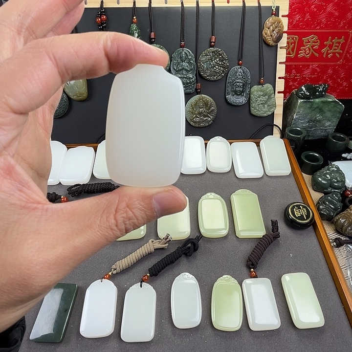 小***蛙玉白三五出人头地牌