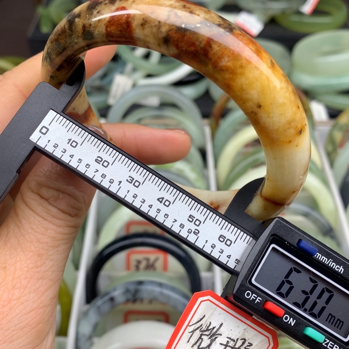 蛇纹石玉未镶嵌手镯391