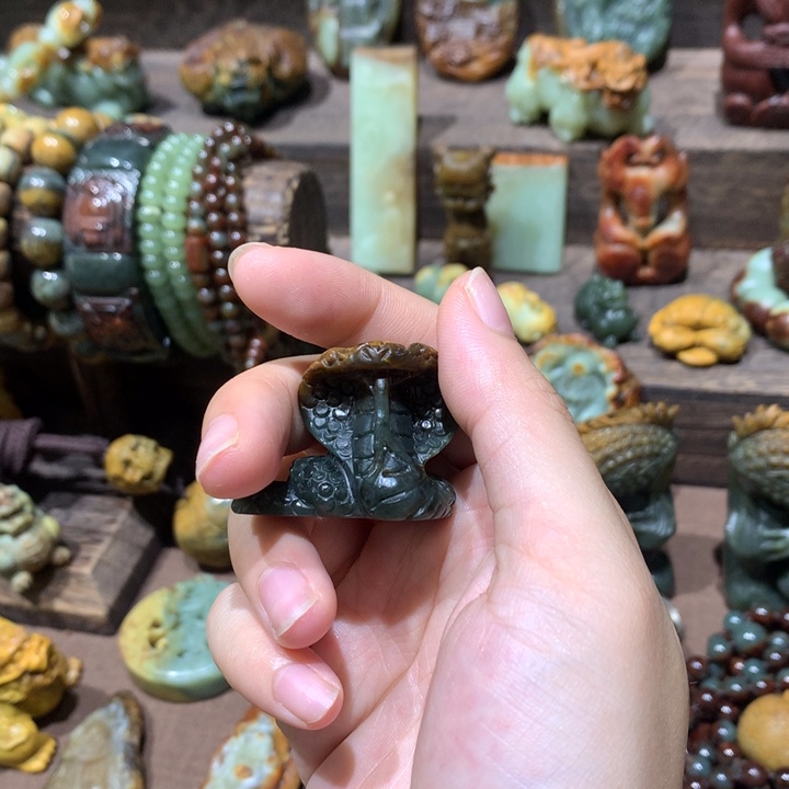 岫岩河磨玉（透闪石质玉）未镶嵌把件