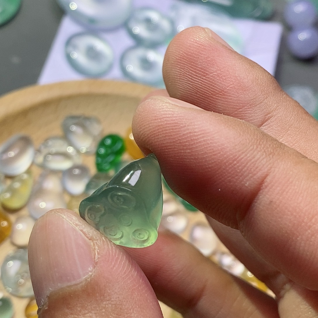 翡翠颈饰未镶嵌翡翠