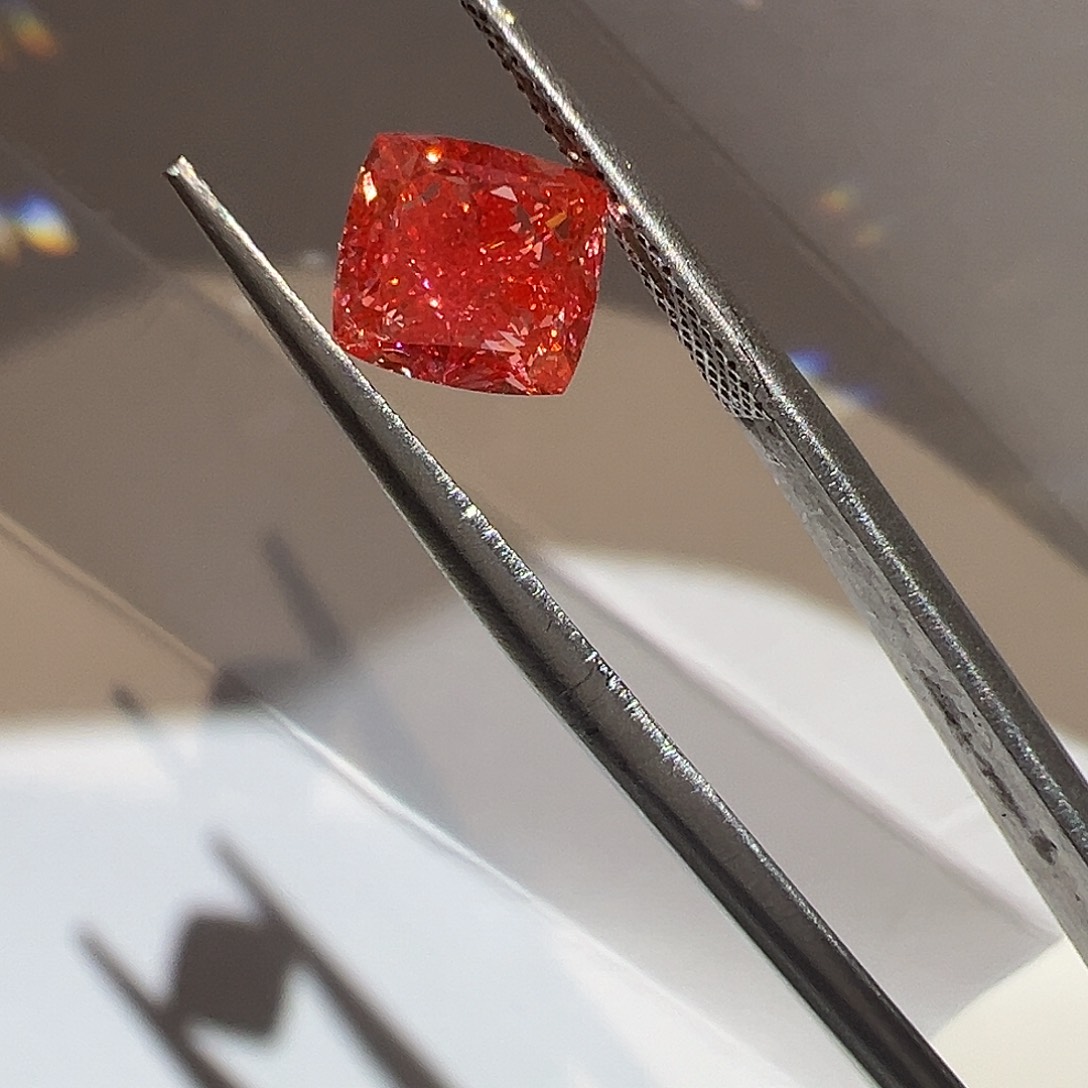 实验室培育钻石裸石2克拉垫形红钻散货特价