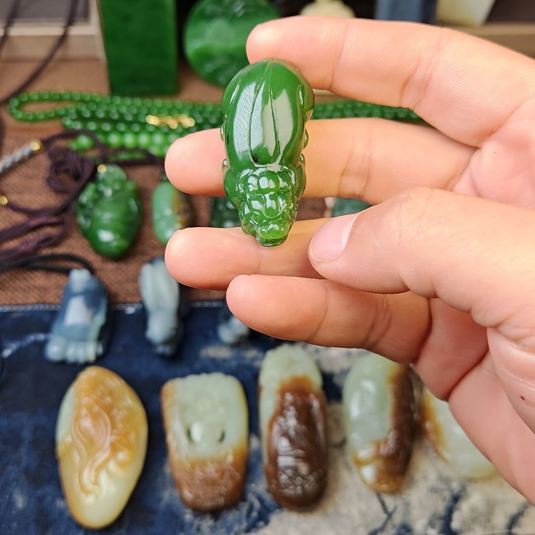 c***d和田玉未镶嵌颈饰