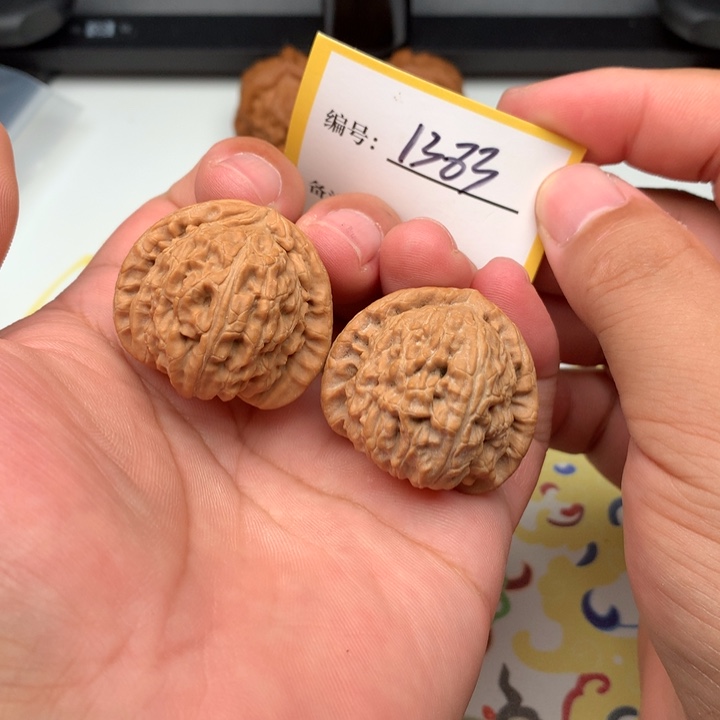文玩核桃把件36全品三角白1383