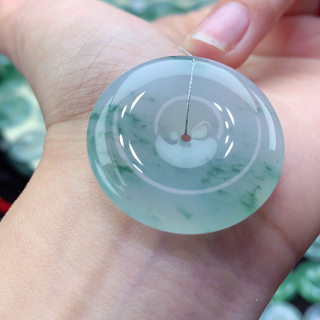 翡翠颈饰未镶嵌编号98。尺寸31.6-6