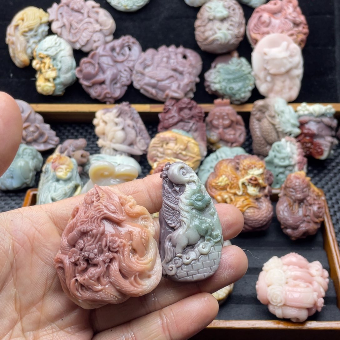 雲***笙石英质玉未镶嵌颈饰