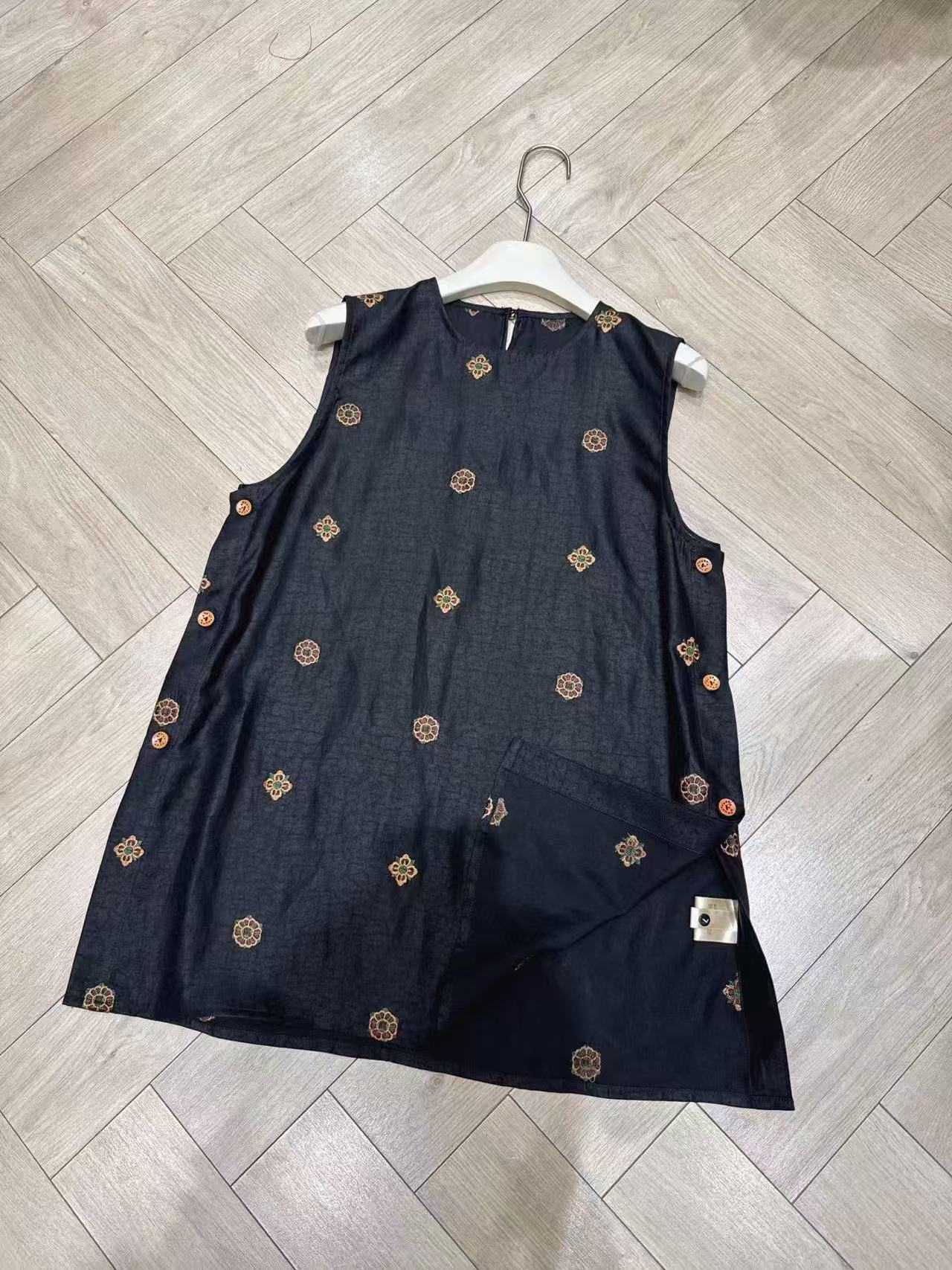 夏季简约 气质小花香云纱马甲女