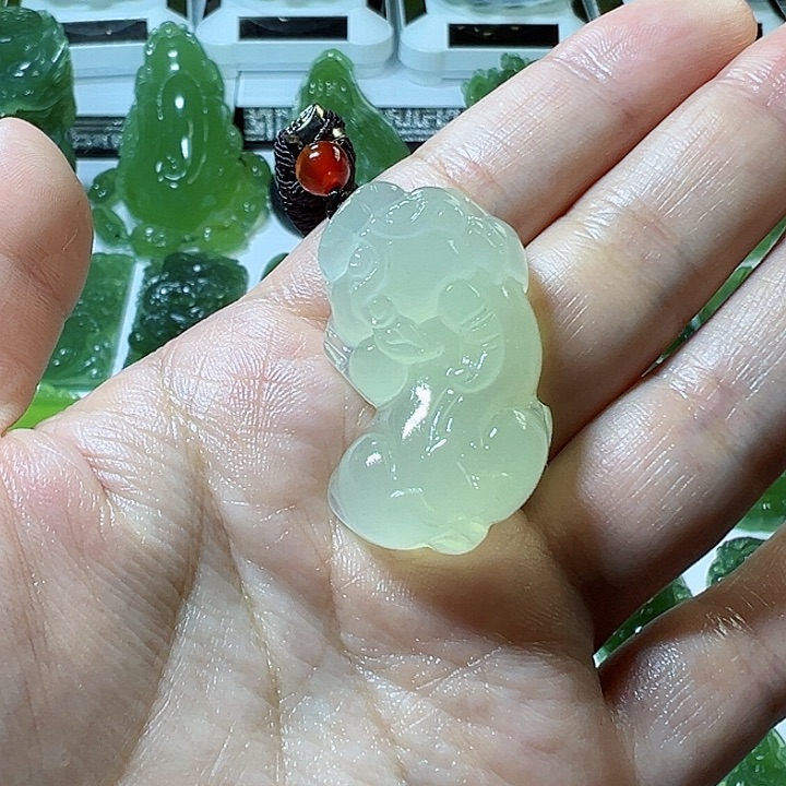 蛇纹石玉颈饰未镶嵌