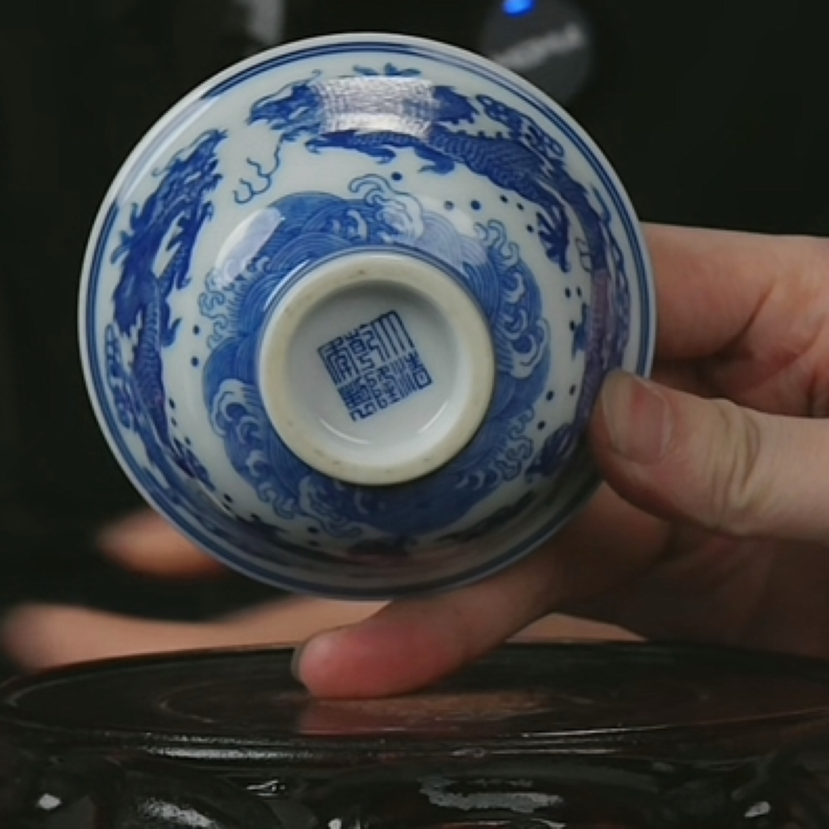 M青花双龙戏珠纹杯