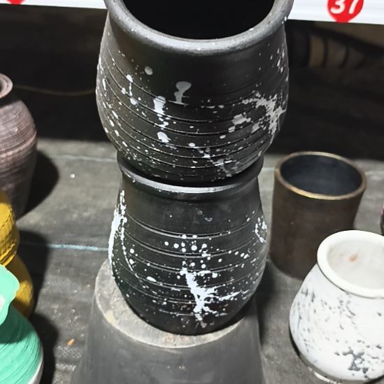 黑色泼墨平口口径12高度16到手两个底部有孔