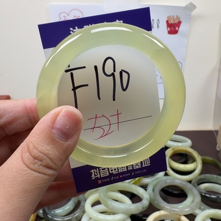 蛇纹石玉未镶嵌手镯190