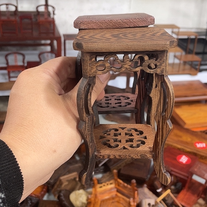 顿***雷香榧木红木底座工艺品