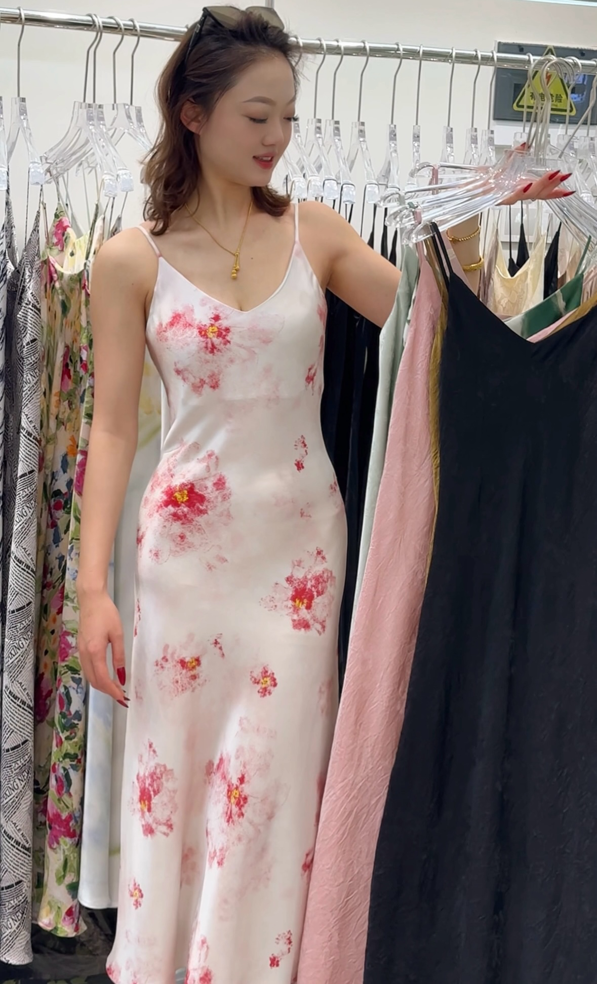 花色吊带长款连衣裙