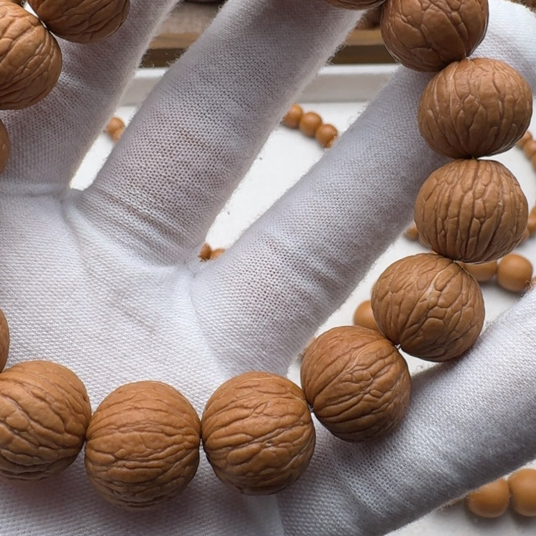 艾***米手串猴头核桃原皮原色凤羽不同尺