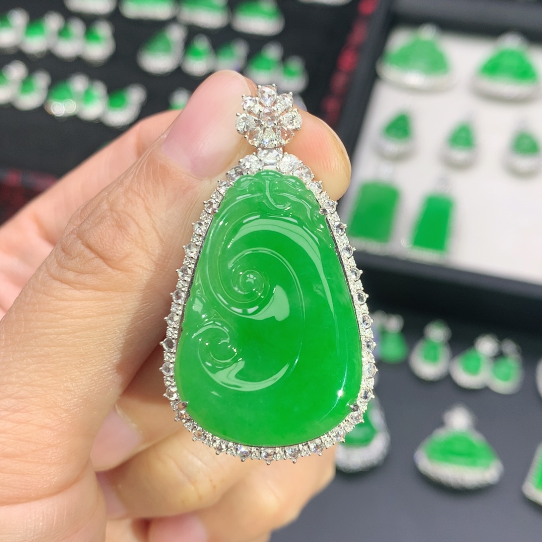 翡翠18K金镶嵌吊坠(不含链)