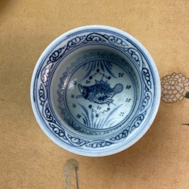 青花缠枝莲香炉     高7.3公分 口径11.8公分 全品  