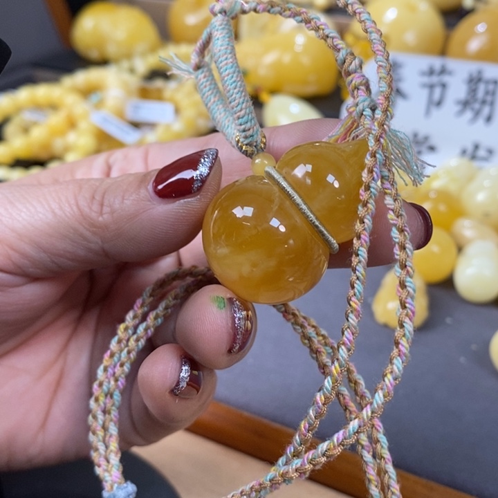 琥珀裸石未镶嵌葫芦