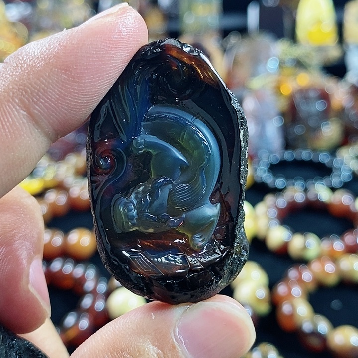 琥珀颈饰未镶嵌小***白一