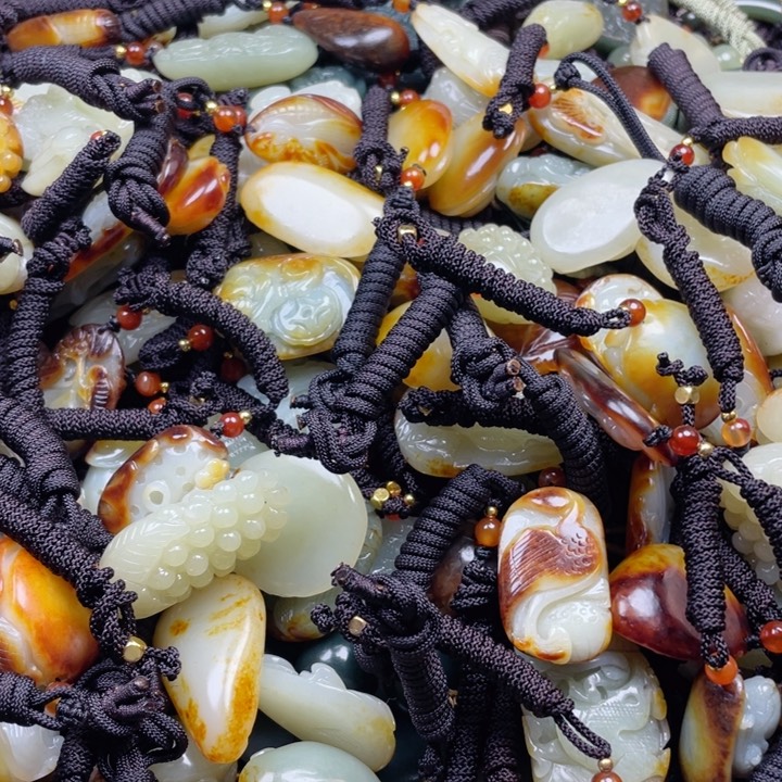 和田玉颈饰未镶嵌