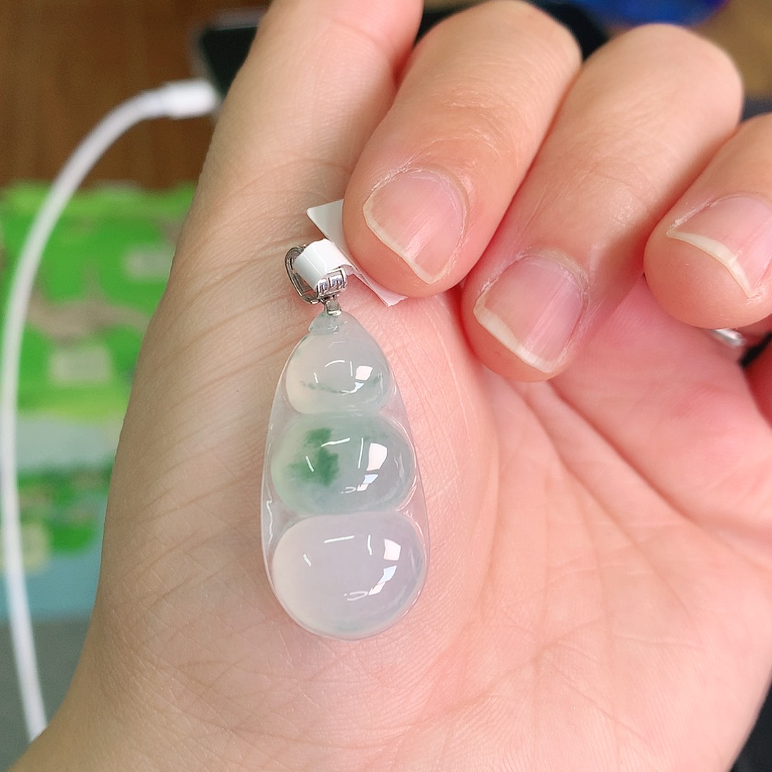 翡翠颈饰18K金镶嵌冰胶飘绿豆子28*15*6.1