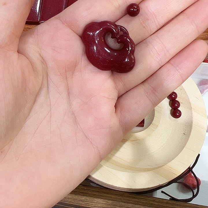 天然辰砂紫金沙祥云锁 黑色绳子