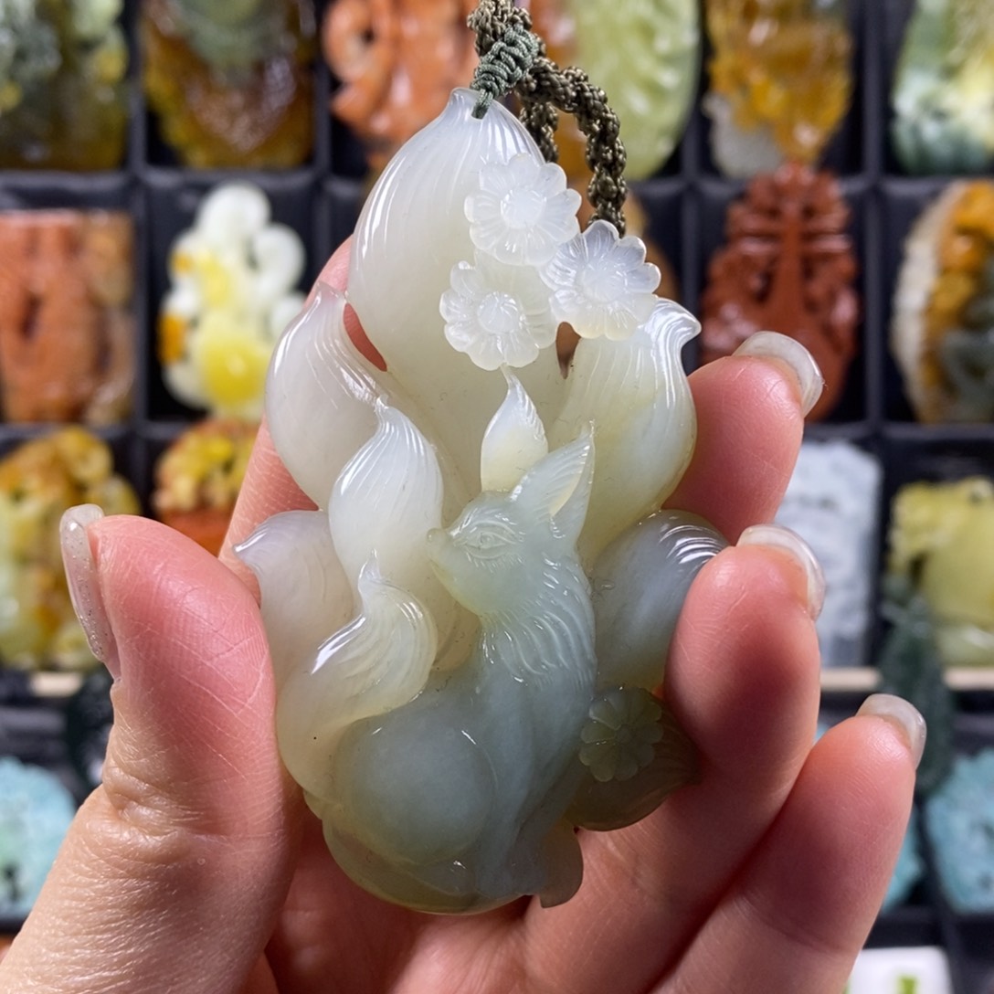 蛇纹石玉颈饰合金