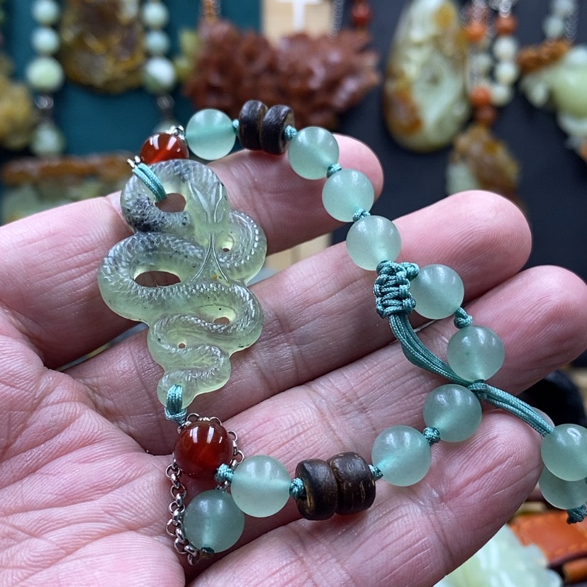 【闪购商品】蛇纹石玉手牌未镶嵌