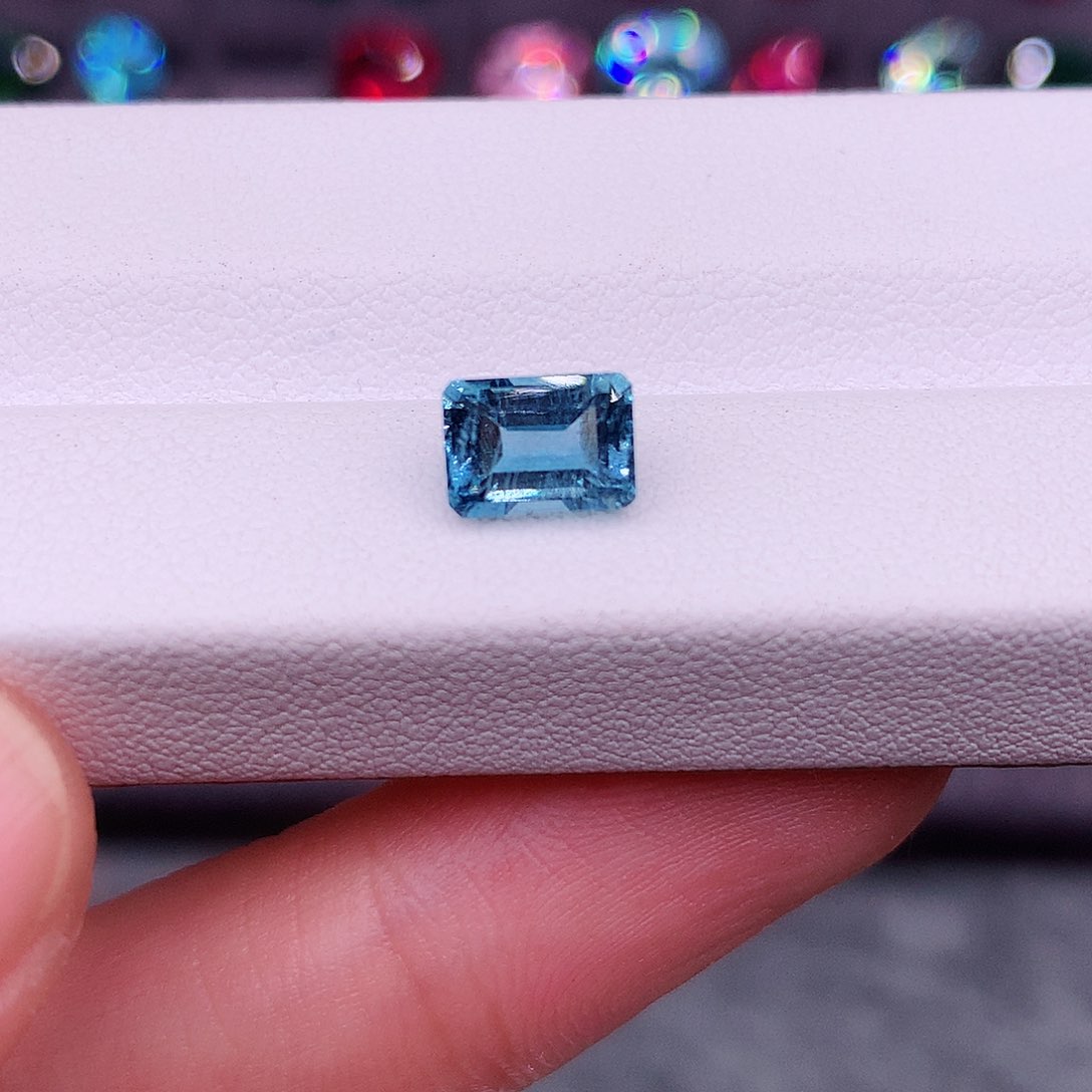 海蓝宝石裸石未镶嵌