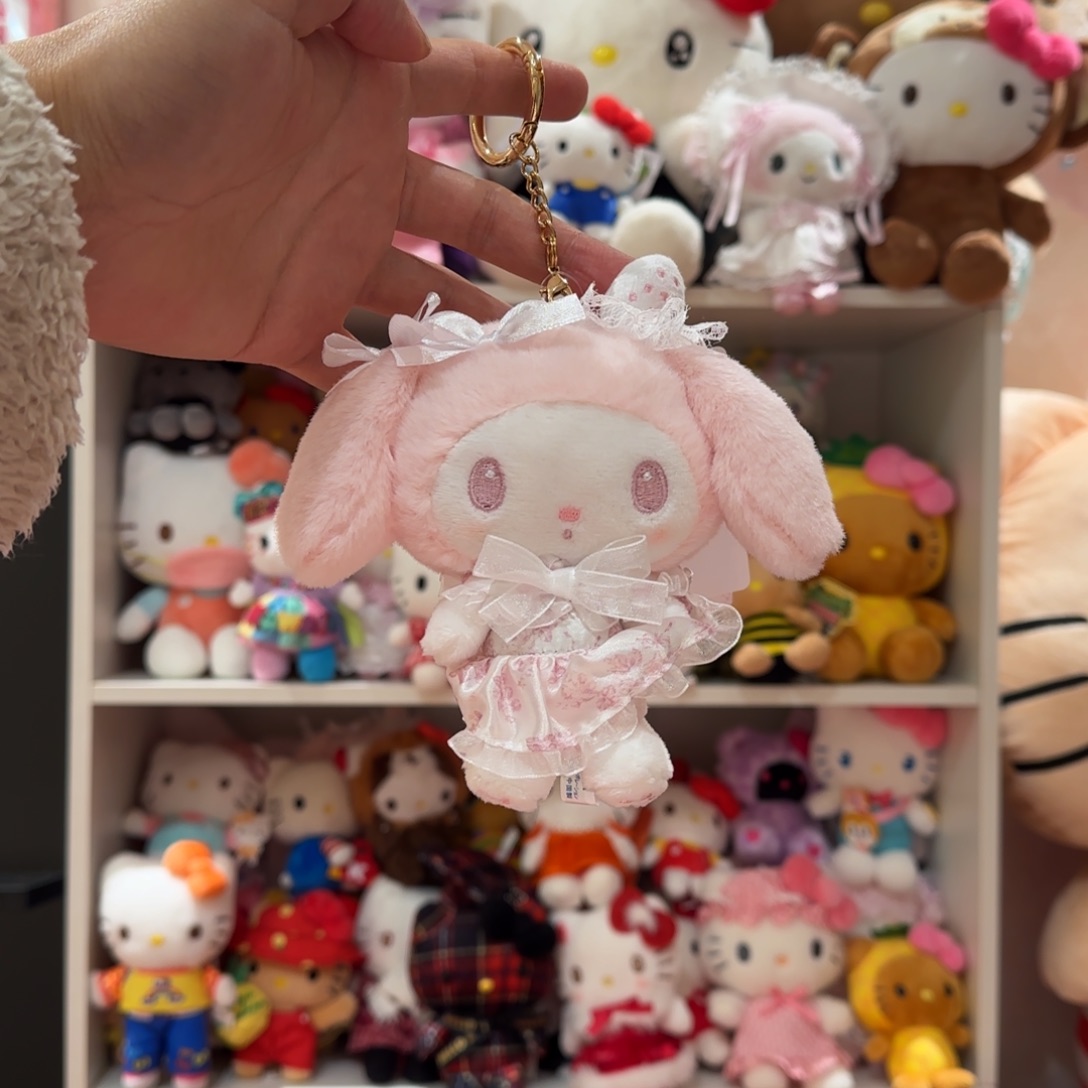 毛绒白草莓美乐蒂挂件