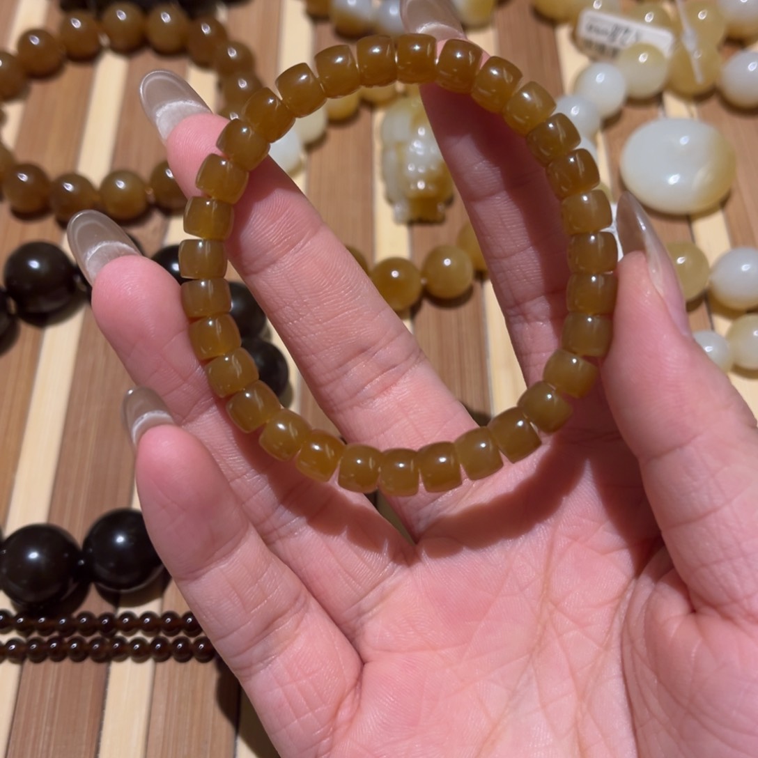 和田玉（糖玉）颈饰未镶嵌