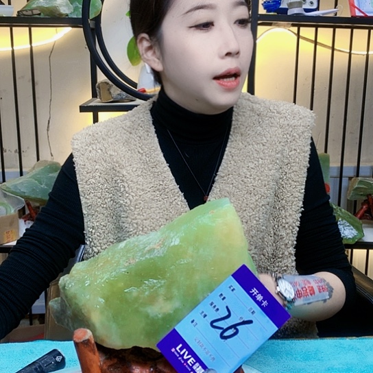 【闪购商品】未镶嵌蛇纹石玉原石喜**嘴