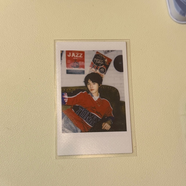 宋亚轩夏日红衣拍立得 默认出厂瑕