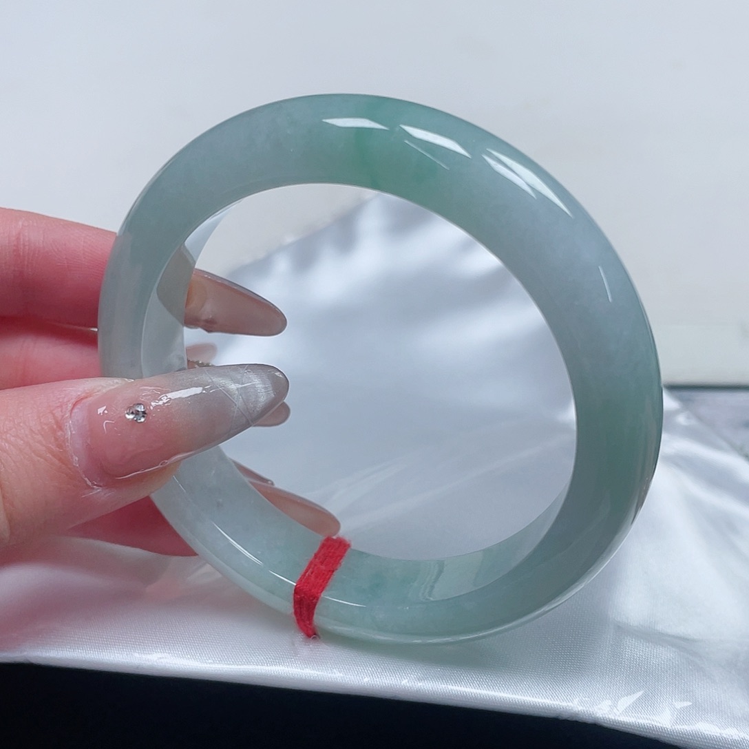 翡翠手镯未镶嵌缅甸