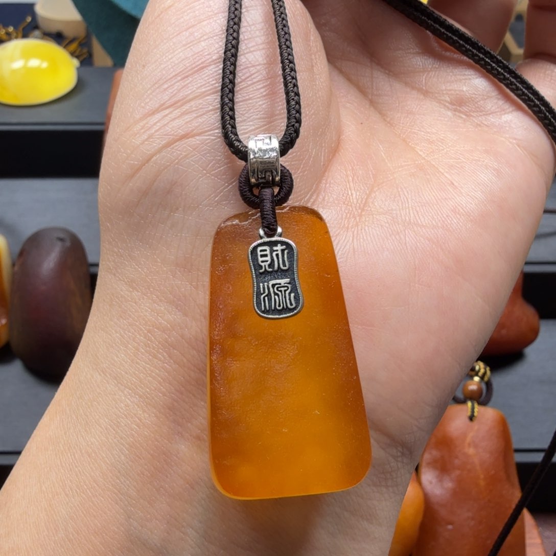 琥珀吊坠(赠链)未镶嵌