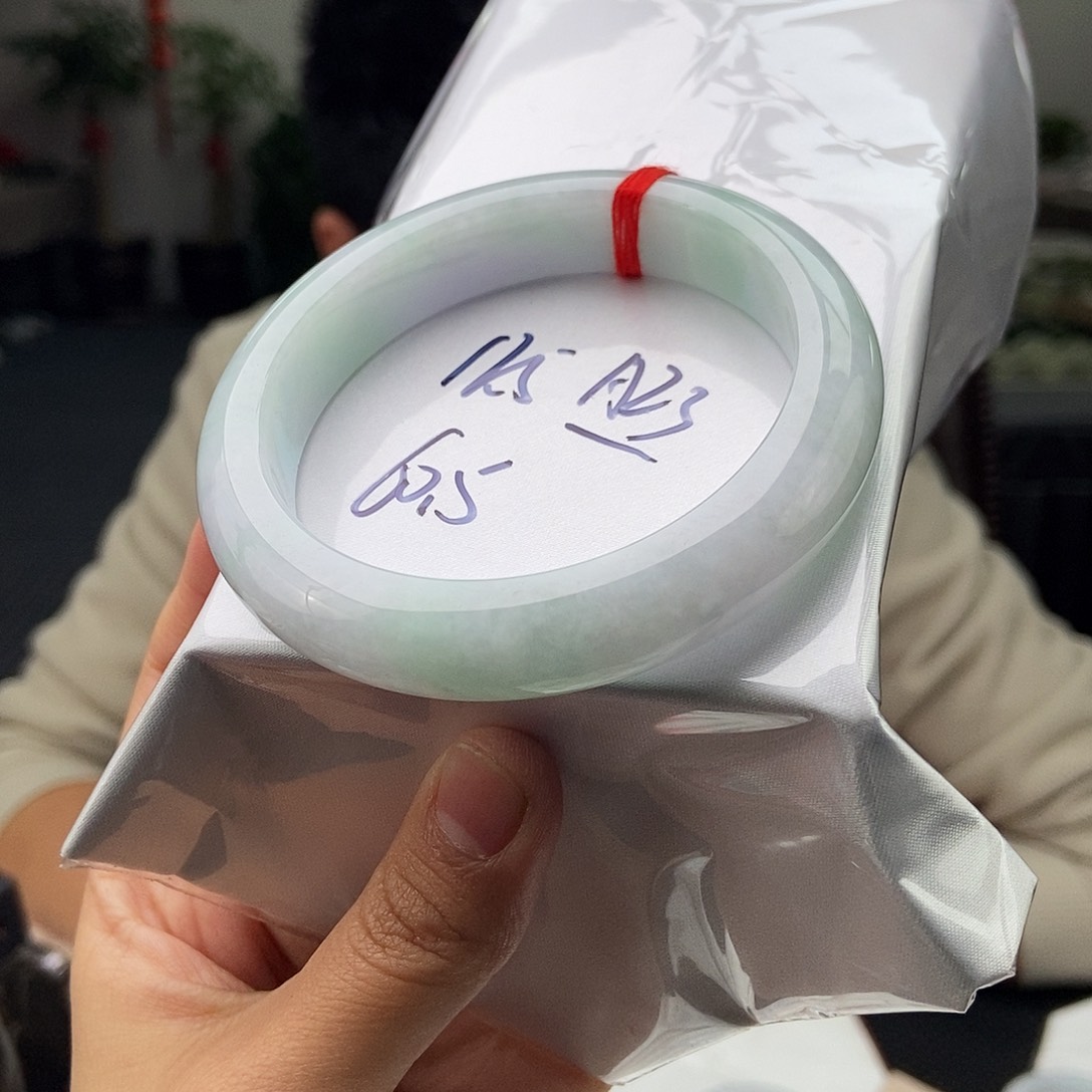 翡翠手镯未镶嵌拍一发一