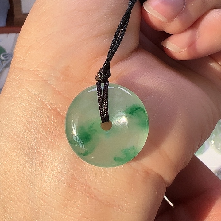 石英质玉未镶嵌颈饰