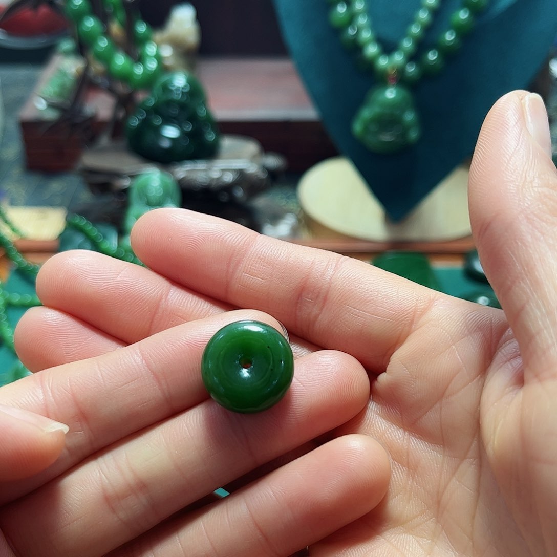 和田玉吊坠未镶嵌