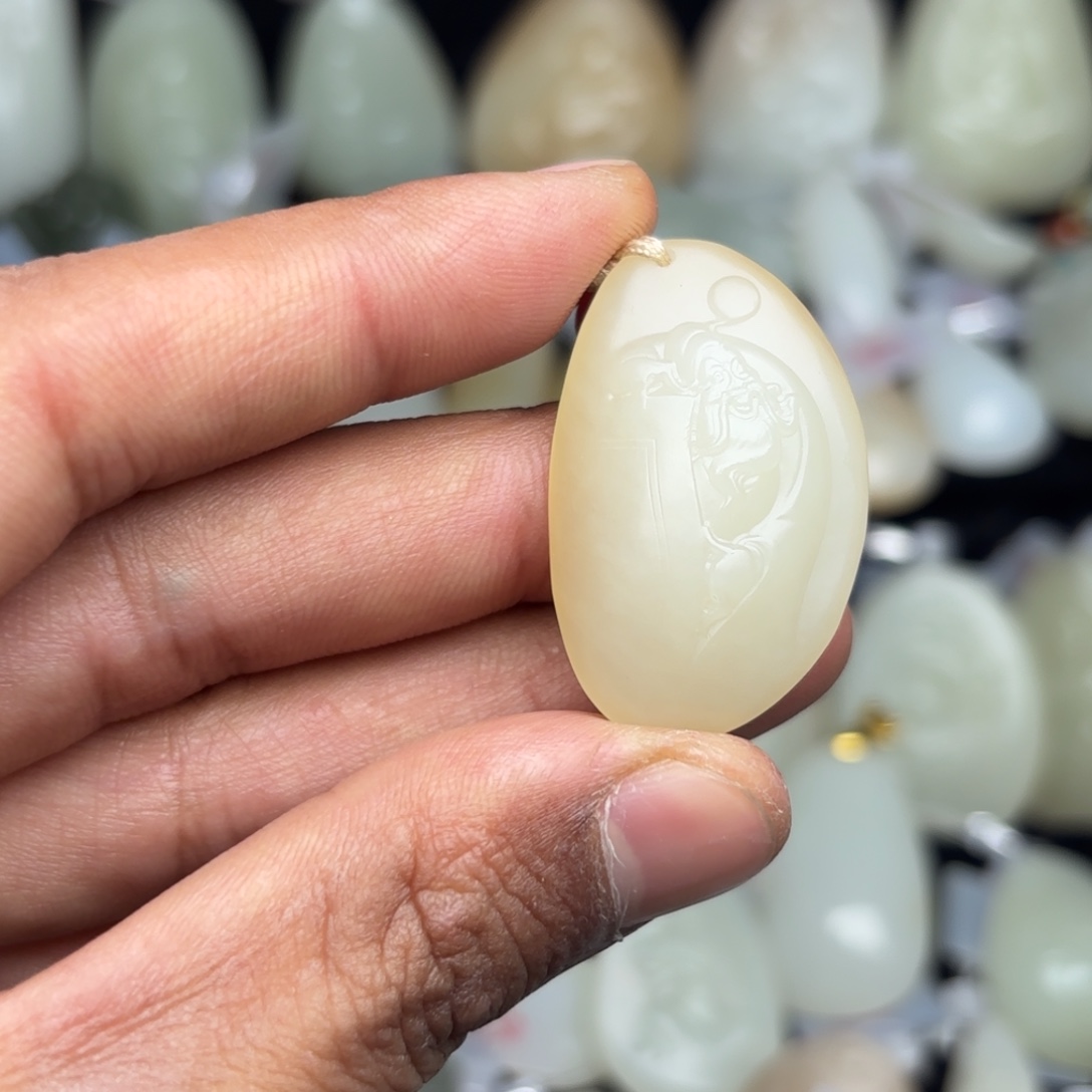 和田玉未镶嵌颈饰