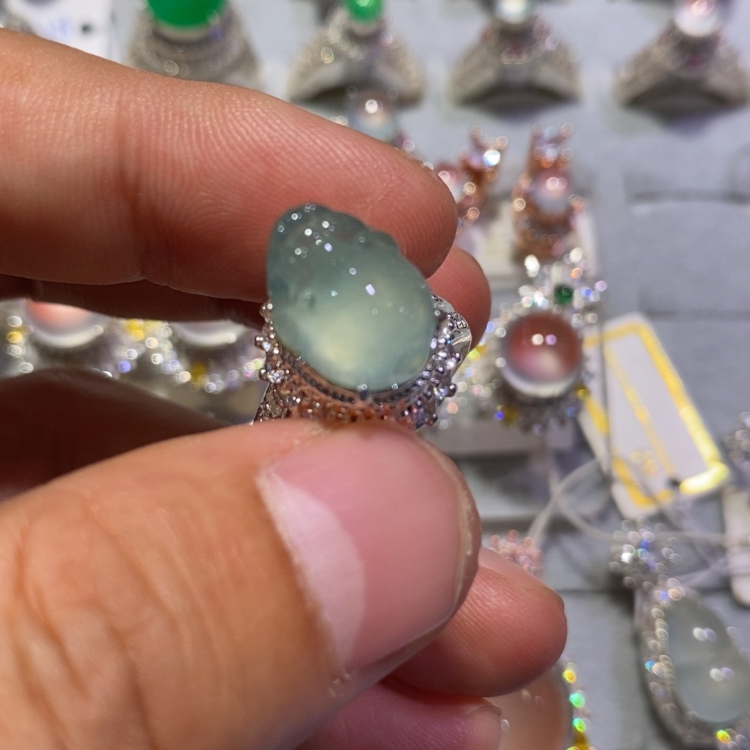 定制翡翠未镶嵌天空蓝14.4mm