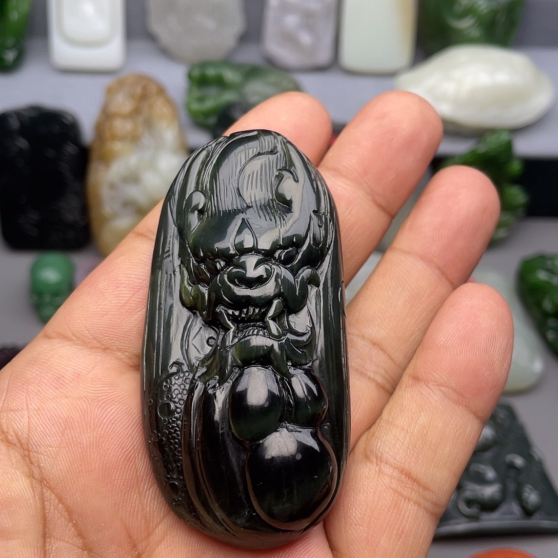 颈饰未镶嵌和田玉