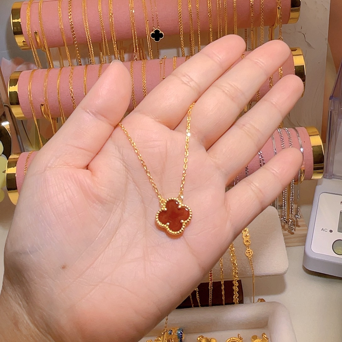 一***8露————-四叶草套链红色