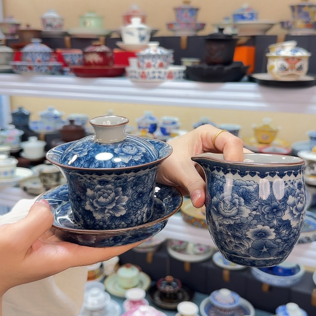 我们都是在这里关注起来