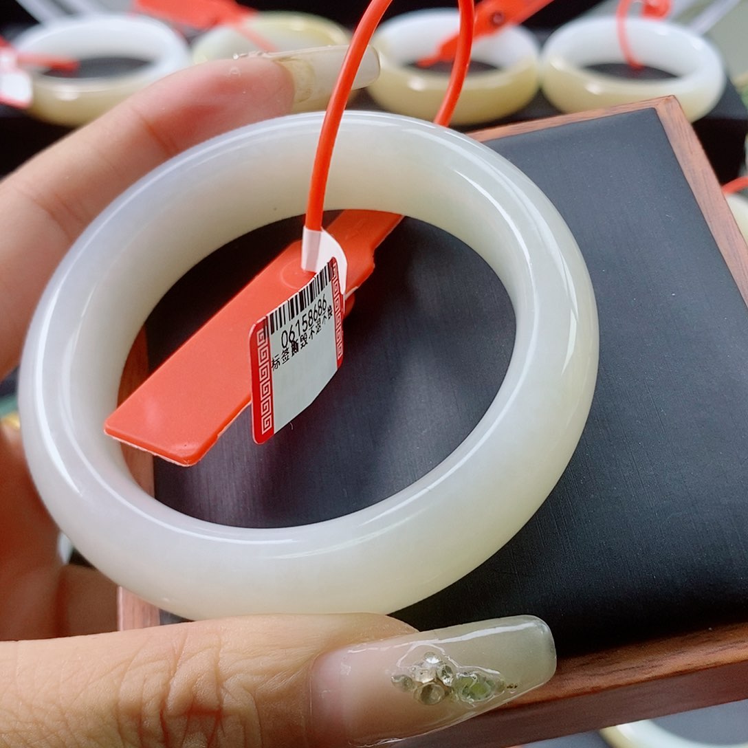 未镶嵌手镯和田玉山*海