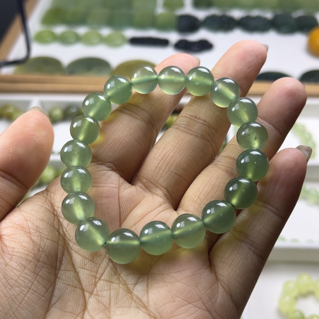 石***8蛇纹石玉未镶嵌颈饰